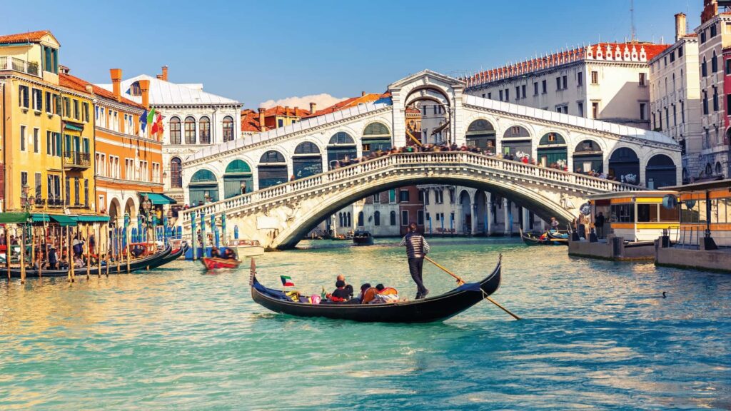 iconic-venice-beach-sightseeing-where-art-culture-and-ocean-collid