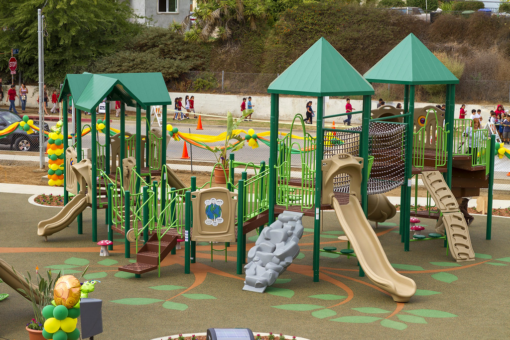 Picnic Areas and Playgrounds in Los Angeles Parks for Families